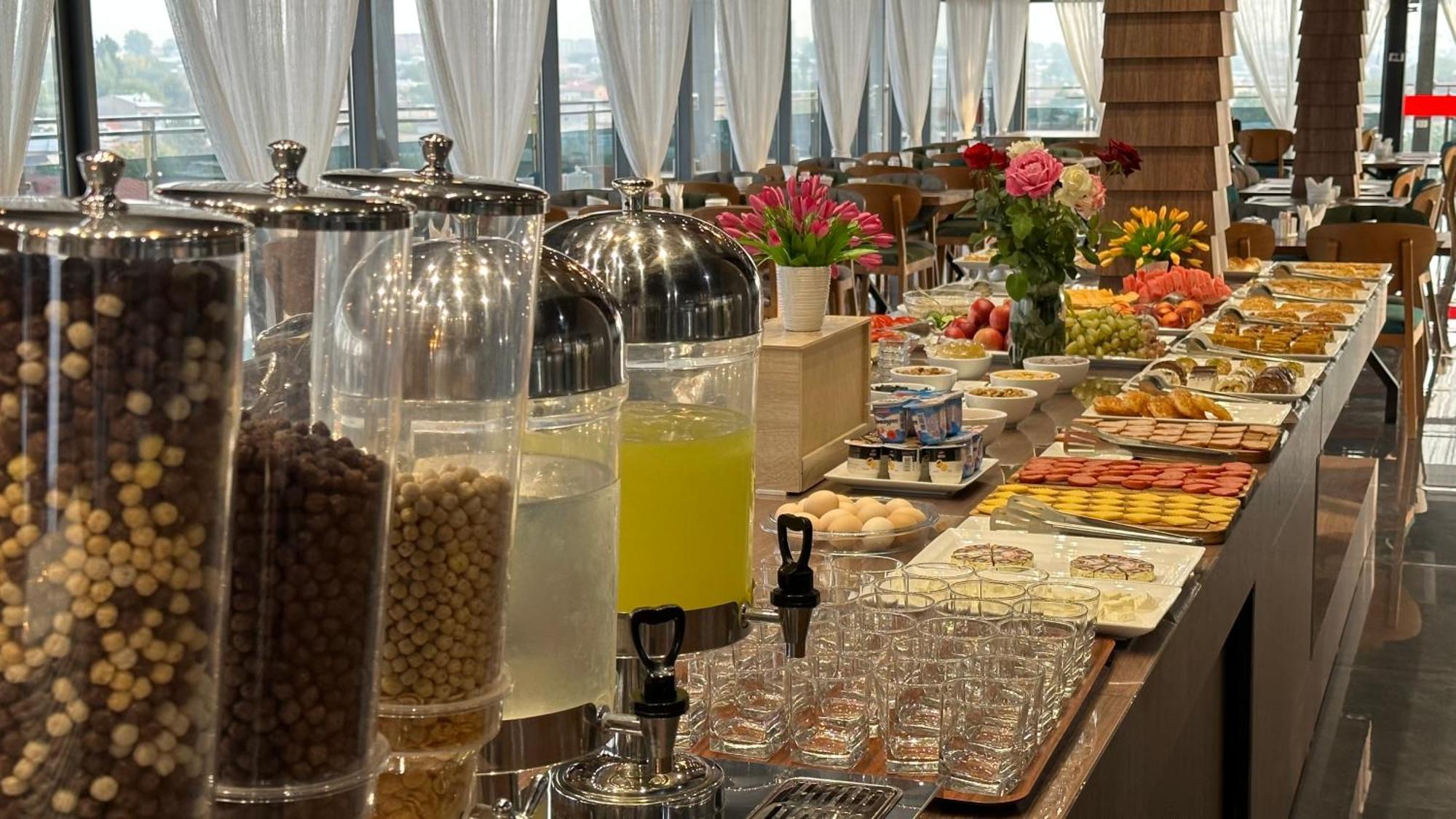 Rayyan Hotel & Spa Tasjkent Buitenkant foto